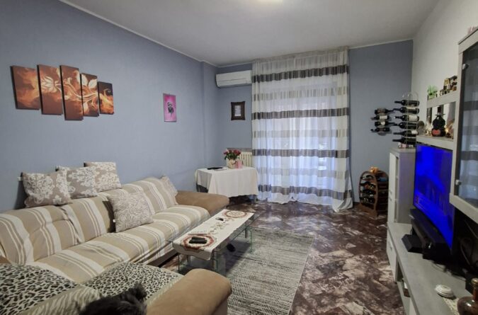 Cod. 600 – Appartamento al “SECONDO PIANO” con Posto al piano interrato in Zona “VIA DON LUIGI STURZO”, in “DISCRETE CONDIZIONI” – Andria –
